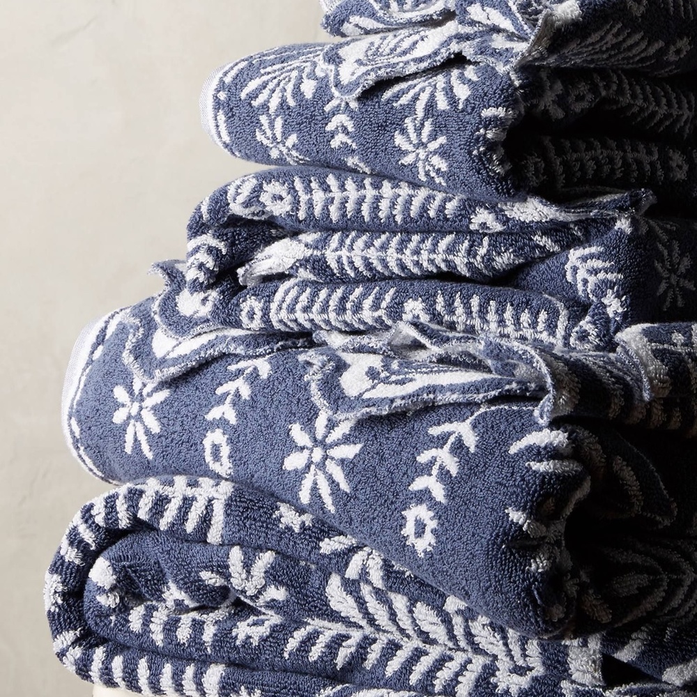 ANTHROPOLOGIE Hanna Hand Towel Blue & White NWT - Picture 3 of 4
